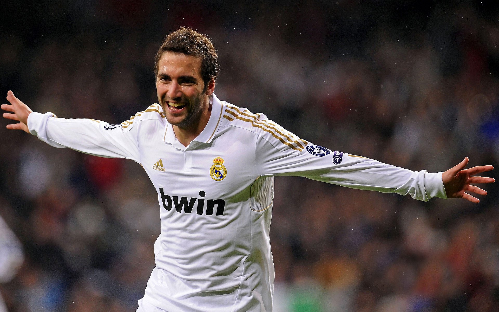 九游官网首页-“德国足球火药味十足，争冠局势日益激烈”，德国足球强大